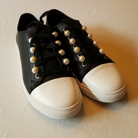 Mossimo Supply Co. Shoes - Mossimo black lace up sneakers